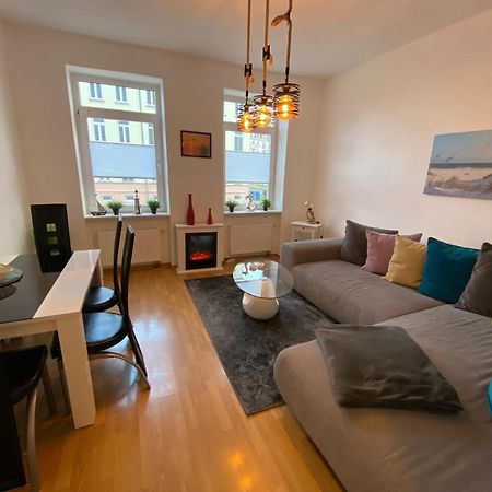 Zur Schleuse - Ferienwohnung Bis 6 Personen Mit Gem Garten Rostock Bagian luar foto