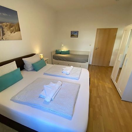 Zur Schleuse - Ferienwohnung Bis 6 Personen Mit Gem Garten Rostock Bagian luar foto