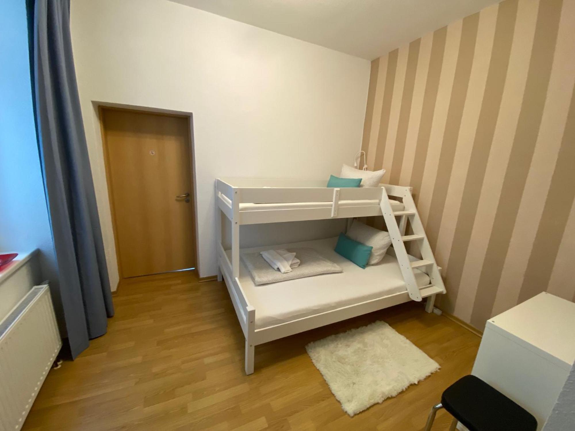 Zur Schleuse - Ferienwohnung Bis 6 Personen Mit Gem Garten Rostock Bagian luar foto