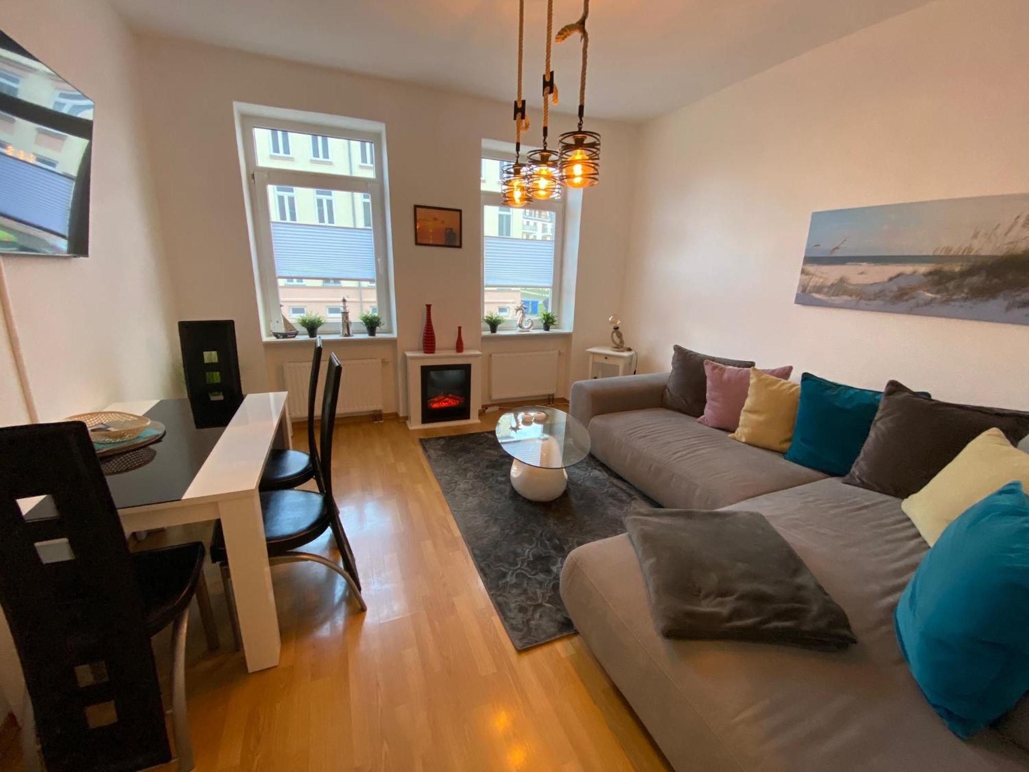Zur Schleuse - Ferienwohnung Bis 6 Personen Mit Gem Garten Rostock Bagian luar foto
