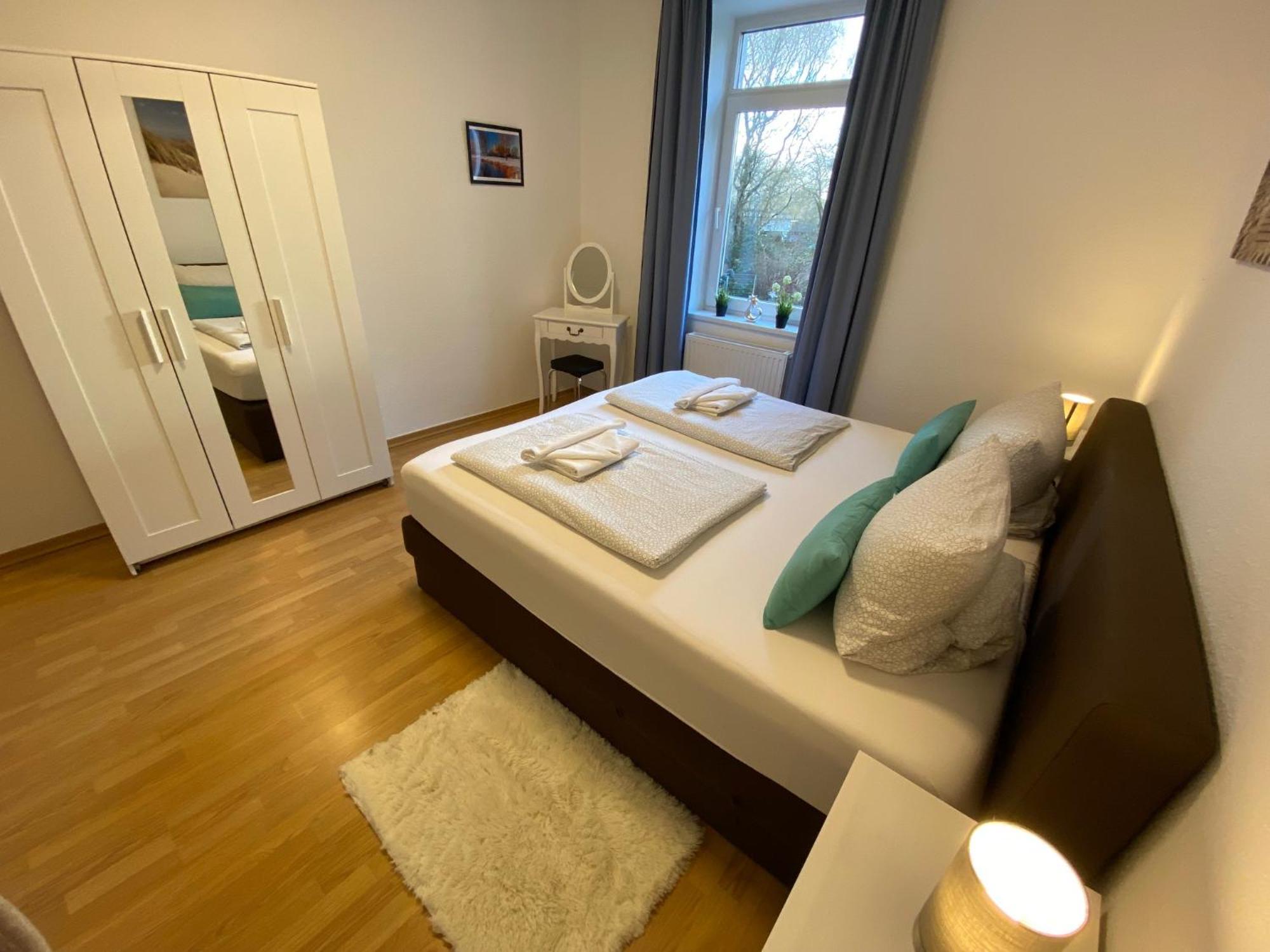 Zur Schleuse - Ferienwohnung Bis 6 Personen Mit Gem Garten Rostock Bagian luar foto