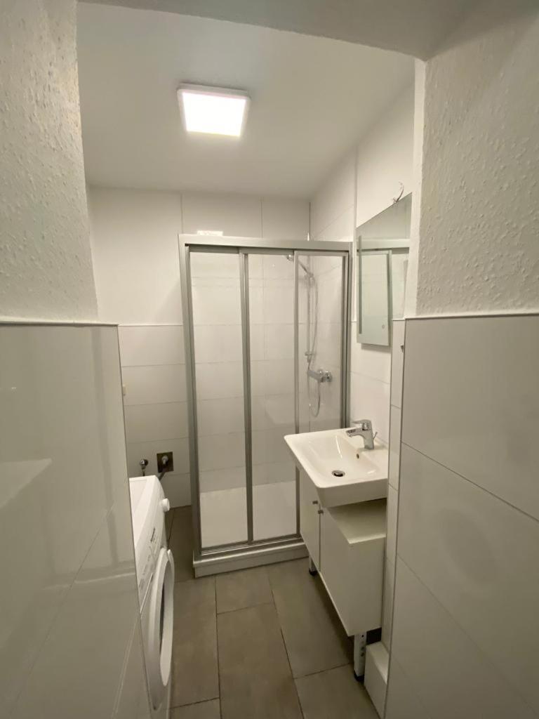 Zur Schleuse - Ferienwohnung Bis 6 Personen Mit Gem Garten Rostock Bagian luar foto