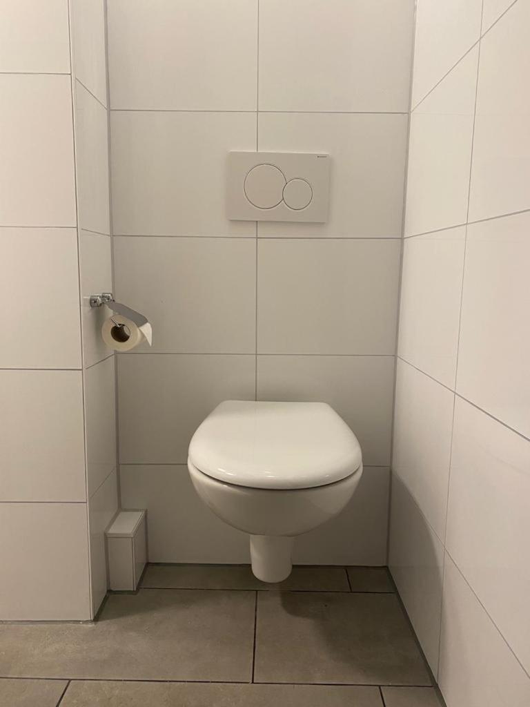 Zur Schleuse - Ferienwohnung Bis 6 Personen Mit Gem Garten Rostock Bagian luar foto