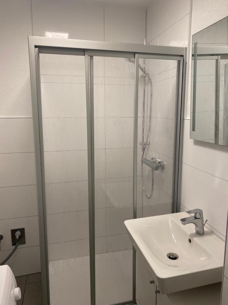 Zur Schleuse - Ferienwohnung Bis 6 Personen Mit Gem Garten Rostock Bagian luar foto