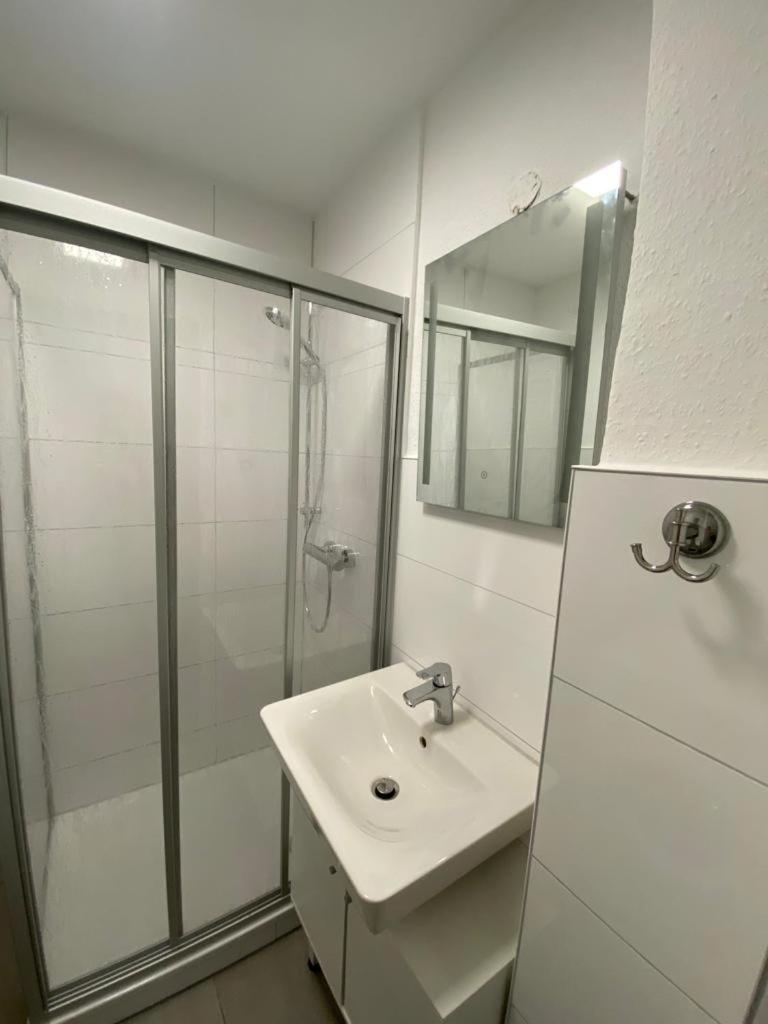 Zur Schleuse - Ferienwohnung Bis 6 Personen Mit Gem Garten Rostock Bagian luar foto