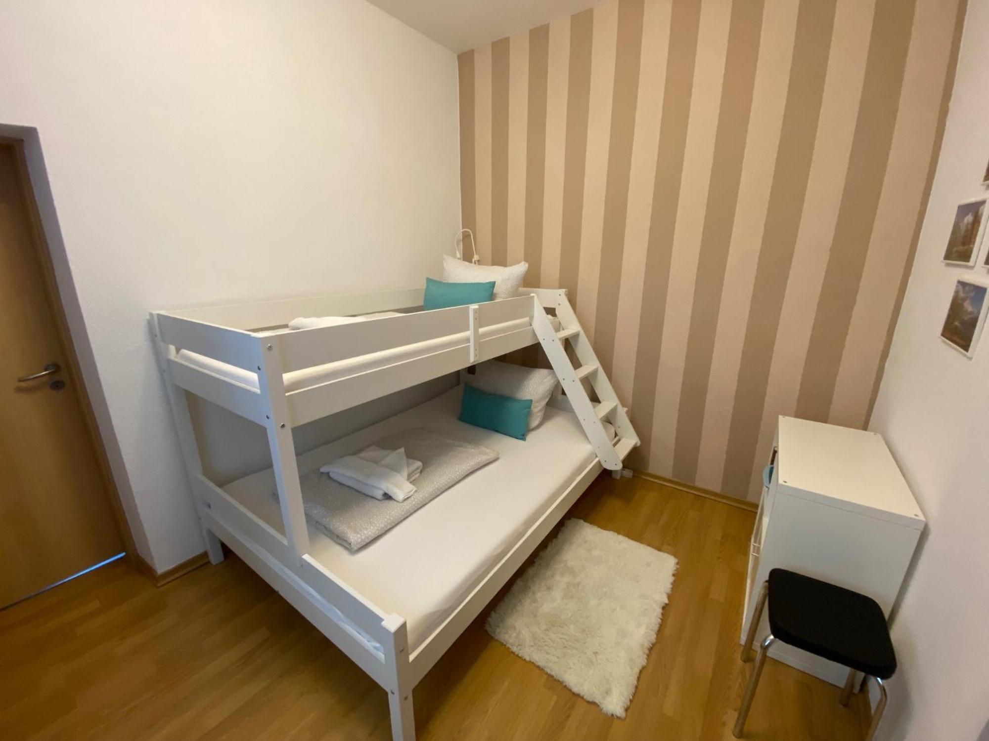 Zur Schleuse - Ferienwohnung Bis 6 Personen Mit Gem Garten Rostock Bagian luar foto